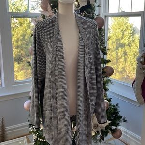 Tabolts Black and white Long sleeve plus size open cardigan NWT